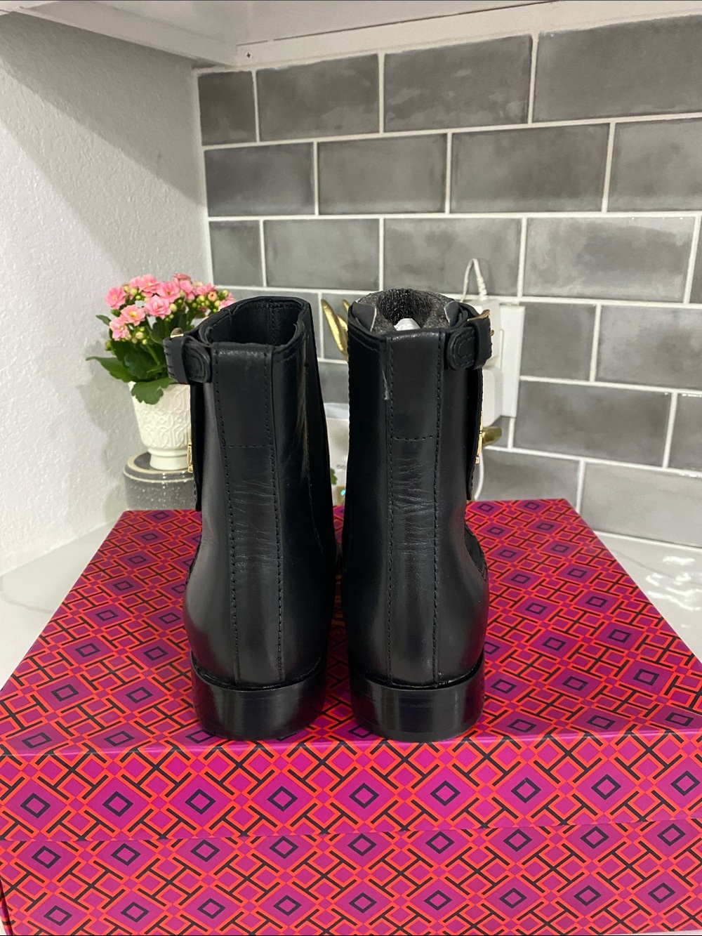 Tory Burch Black Leather Logo Chelsea Ankle Boots with Gold Hardware - Picture 5 of 6